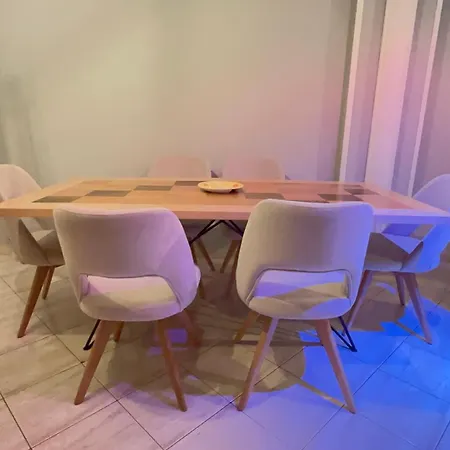 Dioras Apartment. * טיראנה